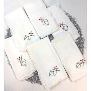 Six Christmas Holly Berry Dinner Napkins Cotton White Scalloped Border Vintage